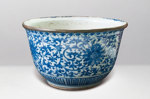 清早期‧青花纏枝蓮紋花盆