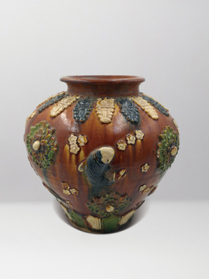 唐‧三彩貼塑魚紋罐