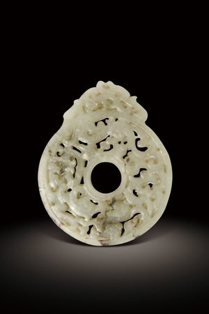 明‧白玉出閣龍紋璧