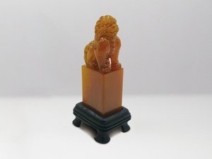 瑞獸鈕扁章(老田)(附證書)(29g)